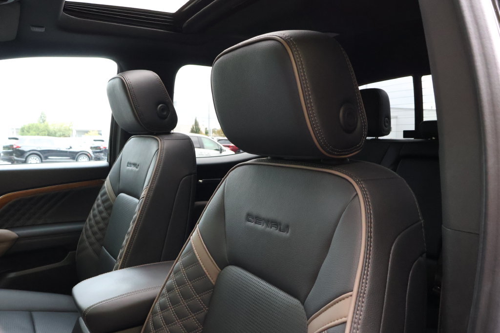 Certified 2025 GMC Canyon Denali AWD/4WD image 37