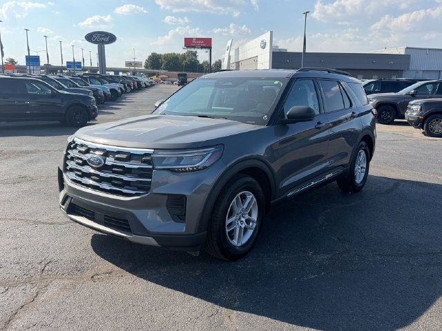 Used 2025 Ford Explorer Active RWD image 3