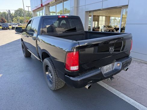 Used 2017 RAM 1500 Express w/ Express Value Package AWD/4WD image 3