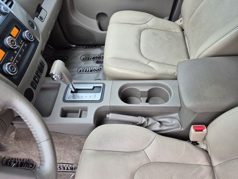 Used 2014 Nissan Frontier SL RWD image 21