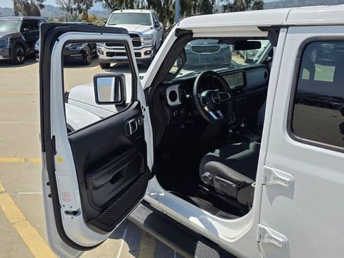 Used 2024 Jeep Wrangler Unlimited Sahara AWD/4WD image 39