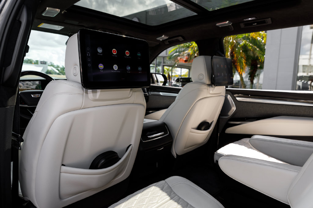 Used 2025 Cadillac Escalade ESV V AWD/4WD image 36