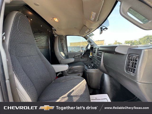 Used 2025 Chevrolet Express 2500 w/ Driver Convenience Package RWD image 23