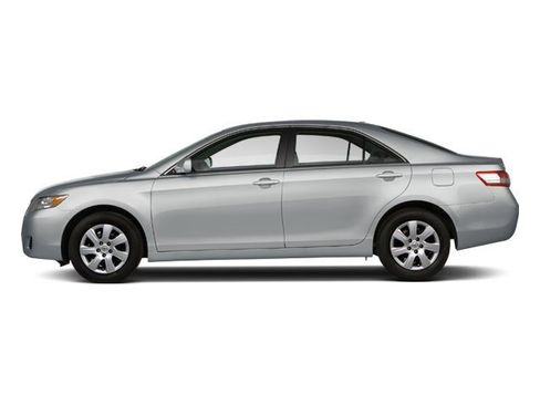 Used 2010 Toyota Camry LE image 3