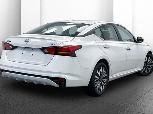 Certified 2024 Nissan Altima 2.5 SV image 11