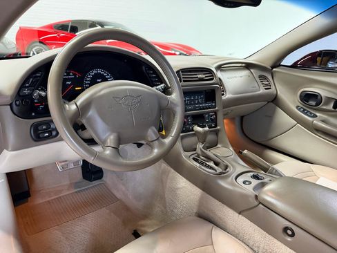 Used 2003 Chevrolet Corvette Coupe w/ Preferred Equipment Group RWD image 36