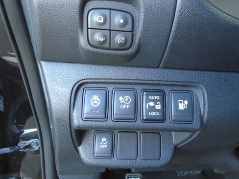 Used 2017 Nissan Leaf SV w/ Premium Package image 13