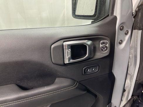 Used 2023 Jeep Wrangler Unlimited Sahara image 19