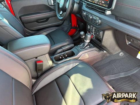 New 2026 Jeep Wrangler Unlimited Rubicon AWD/4WD image 11