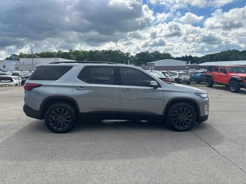 Used 2023 Chevrolet Traverse RS AWD/4WD image 2