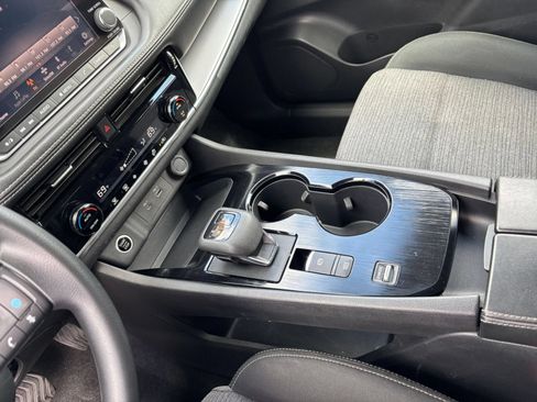 Used 2022 Nissan Rogue SV FWD image 41