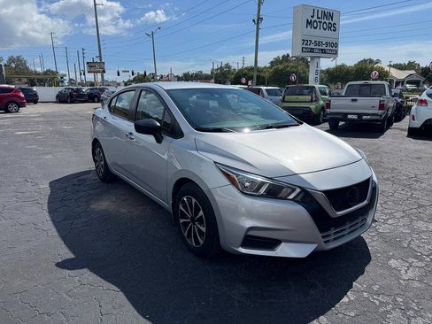 Used 2020 Nissan Versa S FWD image 2