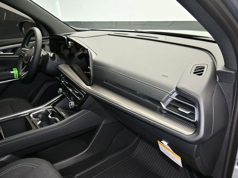 New 2026 Chevrolet Traverse LT w/ LPO, Floor Liner Package image 38