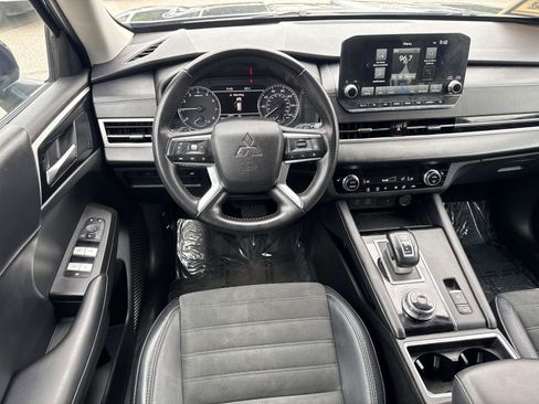 Used 2024 Mitsubishi Outlander FWD image 8