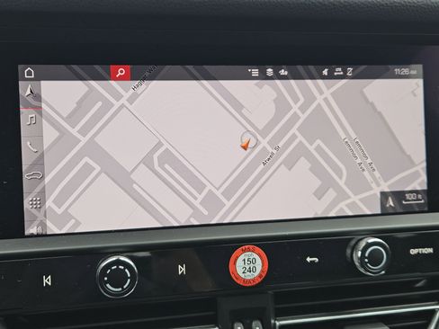 Certified 2025 Porsche Macan image 17