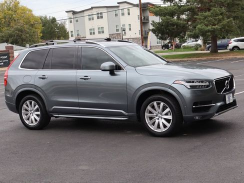 Used 2018 Volvo XC90 T6 Momentum w/ Convenience Package image 2
