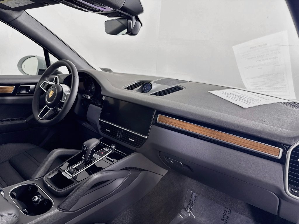 Certified 2023 Porsche Cayenne AWD/4WD image 28