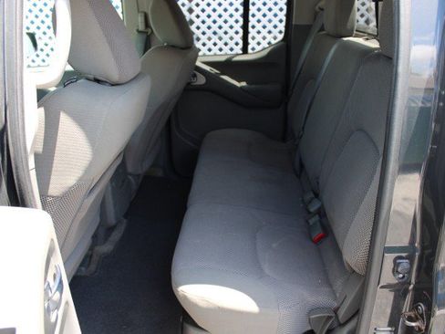 Used 2015 Nissan Frontier SV w/ SV Value Truck Package RWD image 5