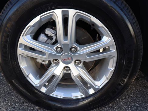 Used 2024 GMC Terrain SLE image 29