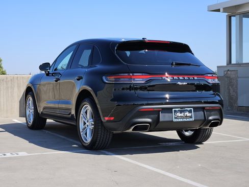 Certified 2025 Porsche Macan image 3