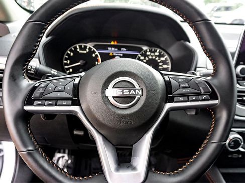 Used 2025 Nissan Altima 2.5 SR image 17