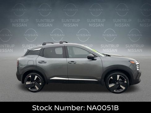 New 2026 Nissan Kicks SR w/ SR Premium Package FWD image 7