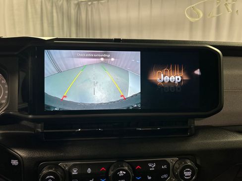Used 2025 Jeep Wrangler Sport AWD/4WD image 18