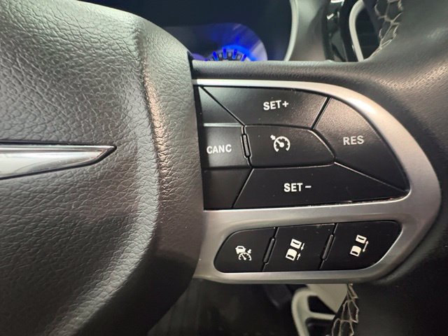 Used 2022 Chrysler Pacifica Touring-L FWD image 25