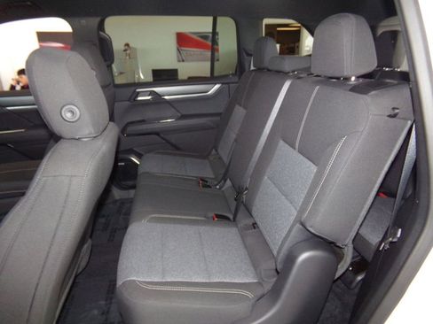 New 2025 GMC Acadia Elevation image 13