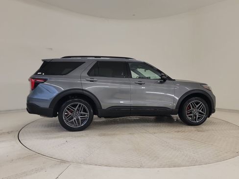Used 2025 Ford Explorer ST-Line w/ ST-Line Street Pack image 6
