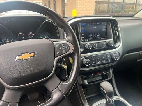 Used 2022 Chevrolet Colorado LT w/ LT Convenience Package image 8