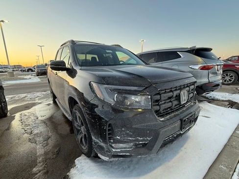 Used 2025 Honda Ridgeline Black Edition image 3