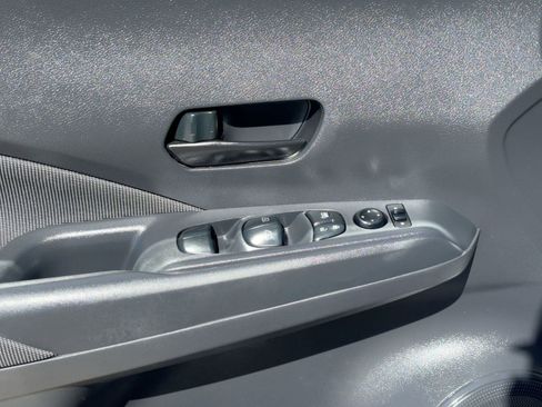 Used 2020 Nissan Kicks S image 13