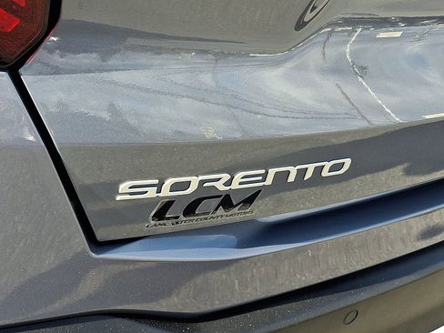 Used 2024 Kia Sorento S image 29