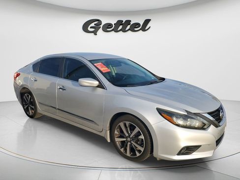 Used 2016 Nissan Altima 2.5 SR w/ LED Appearance Package FWD image 3