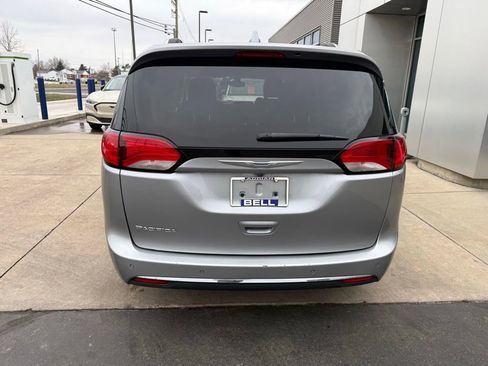 Used 2017 Chrysler Pacifica Touring-L Plus image 7