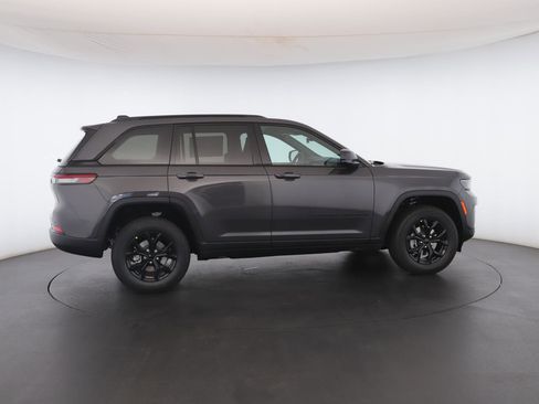 New 2025 Jeep Grand Cherokee Altitude image 31