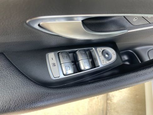 Used 2018 Mercedes-Benz E 300 image 11