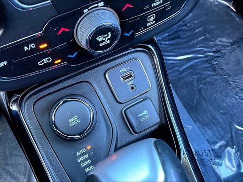 Used 2019 Jeep Compass Limited image 30