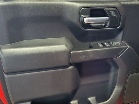 Used 2019 Chevrolet Silverado 1500 Custom w/ Custom Convenience Package AWD/4WD image 8