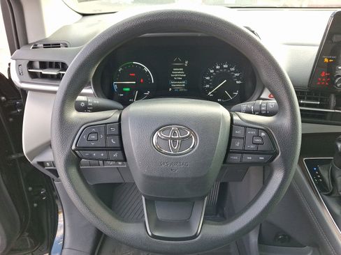 Certified 2022 Toyota Sienna LE image 20