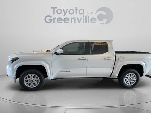 Certified 2025 Toyota Tacoma SR5 AWD/4WD image 2