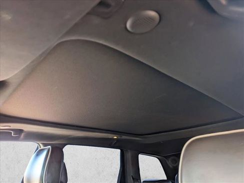 Used 2018 Jeep Grand Cherokee Overland image 16