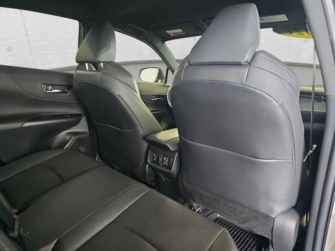 Used 2021 Toyota Venza image 11