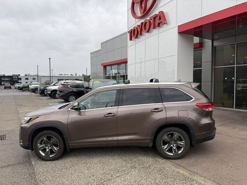 Certified 2018 Toyota Highlander Limited Platinum AWD/4WD image 3