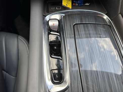 Certified 2024 Buick Enclave Essence image 19