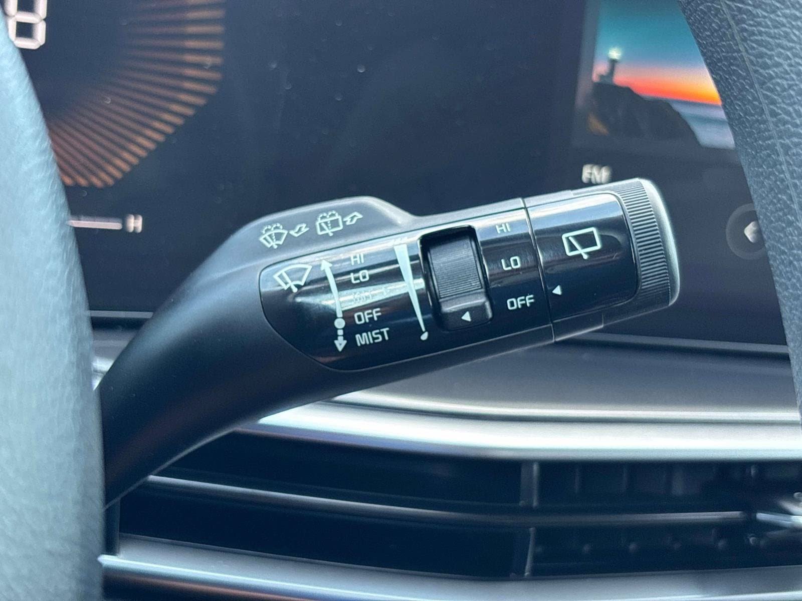 Used 2025 Kia Sorento LX FWD image 25