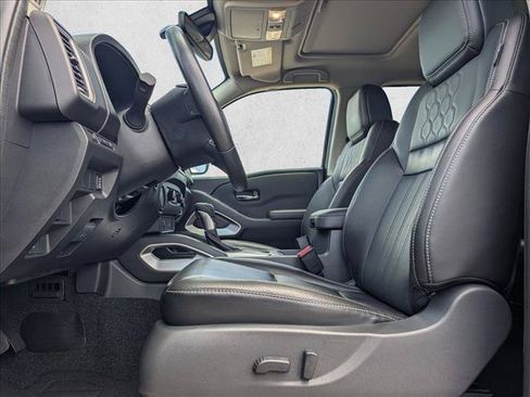 Used 2024 Nissan Frontier SL RWD image 15