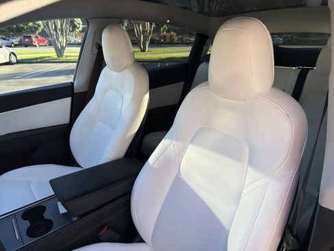 Used 2021 Tesla Model Y Performance image 27