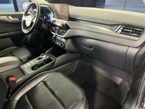 Used 2022 Ford Escape Titanium AWD/4WD image 16